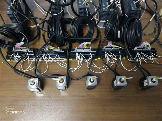號外！號外_三菱定位新用法：FX5U內置32軸總線定位！